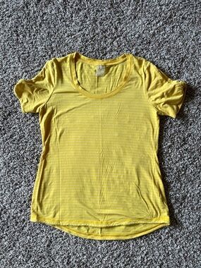 CALIA by Carrie Underwood Striped Yellow Tee T-shirt Open Arms